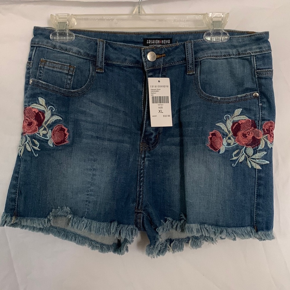 XL fashion nova floral design jean shorts